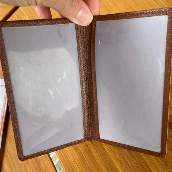 Louis Vuitton Taiga Leather card holder - Picture 4 of 7